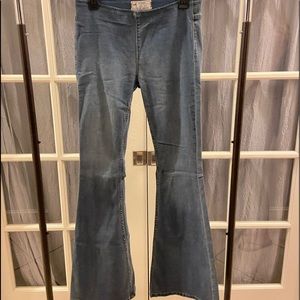 Never worn other then tried on, super cute just doesn’t fit right.